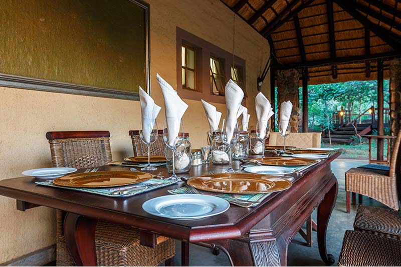 Shikwari Suites - Set for dinner on the veranda