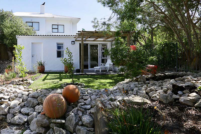 separate cottage, ensuite double room.