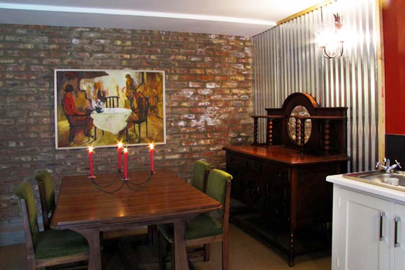 Family suite dining area