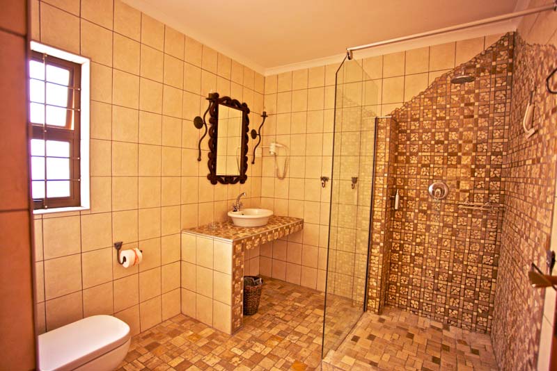 Bathroom Lion Flat - Sandcastle self catering Swakopmund, Namibia