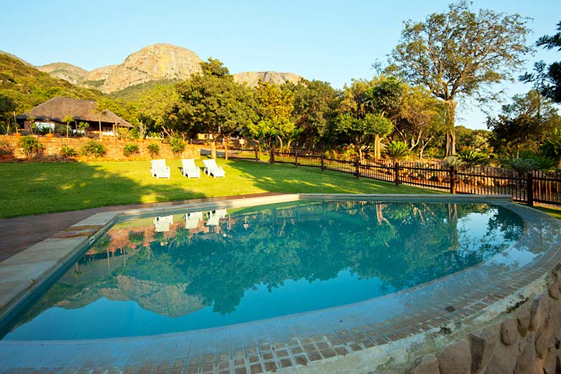 View the mountain from the swimming pool