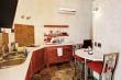 Hartmann Suites Apartment 5 kitchenette