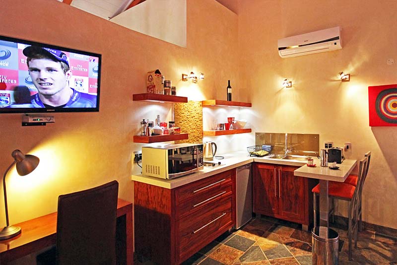 Hartmann Suites Apartment 4 kitchenette