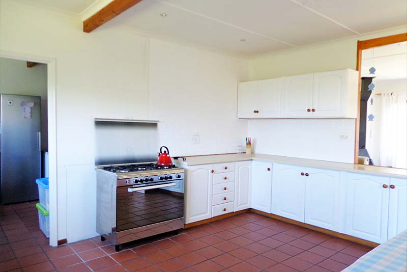 Large kitchen - Merlon self catering Betty's Bay