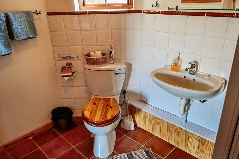 Upstairs Loft bathroom