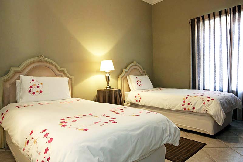 A Smart Stay Apartments - self catering Somerset West, Cape Town