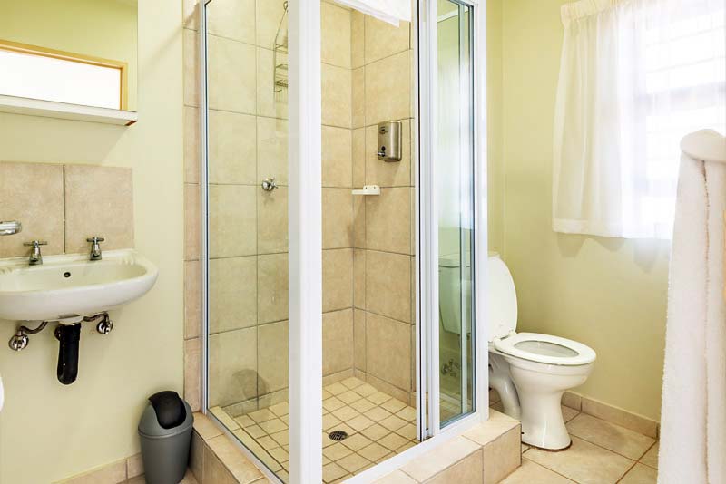 en suite bathroom with shower