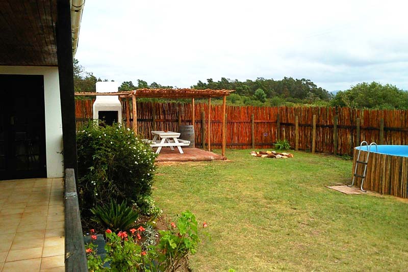 Protea Cottage bbq, garden and splashpool