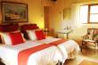 Elephant s/c studio syle unit, 2 singles en-suite