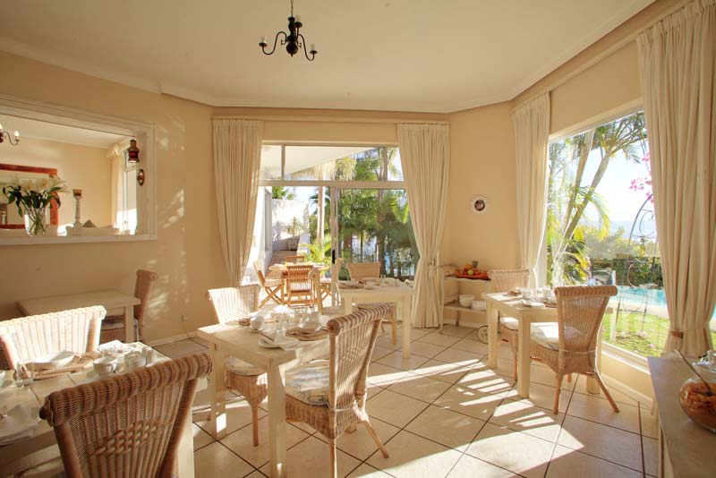 Ocean Watch Guest House - bed and breakfast in Plettenberg Bay