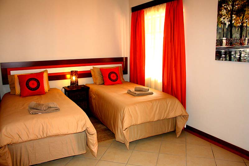 TWIN ROOMS 