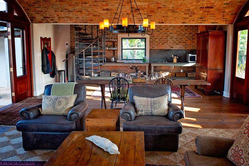 The Stables - Lounge, dining and kitchen