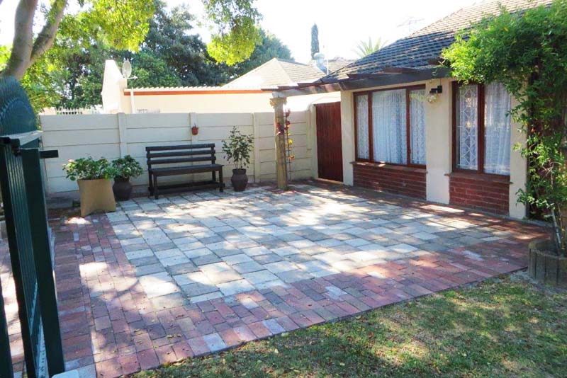 La Cotte Inn - self catering in Oak Glen, Bellville, Cape Town