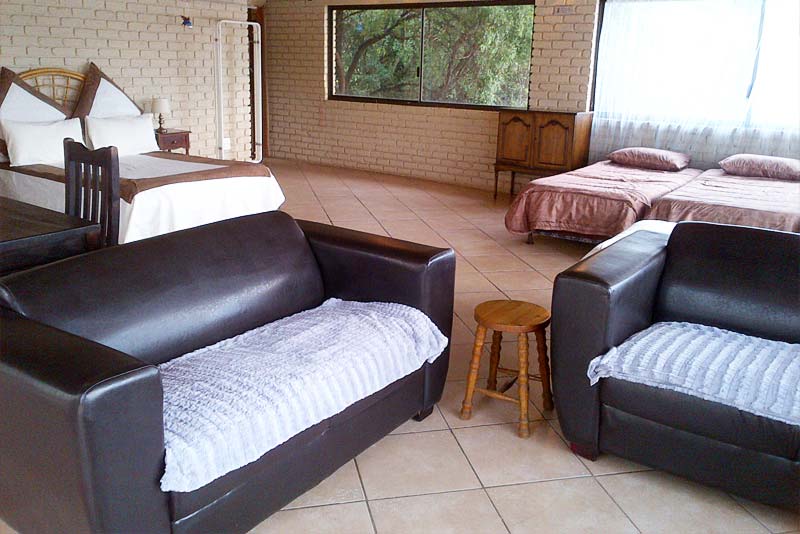 THATCH COMPLETLY OPEN PLAN WITH SEPARATE BATHROOM