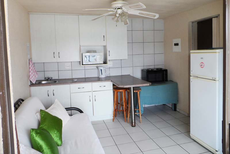 FISHERMAN/RIVER COTTAGE KITCHEN LOUNGE AREA