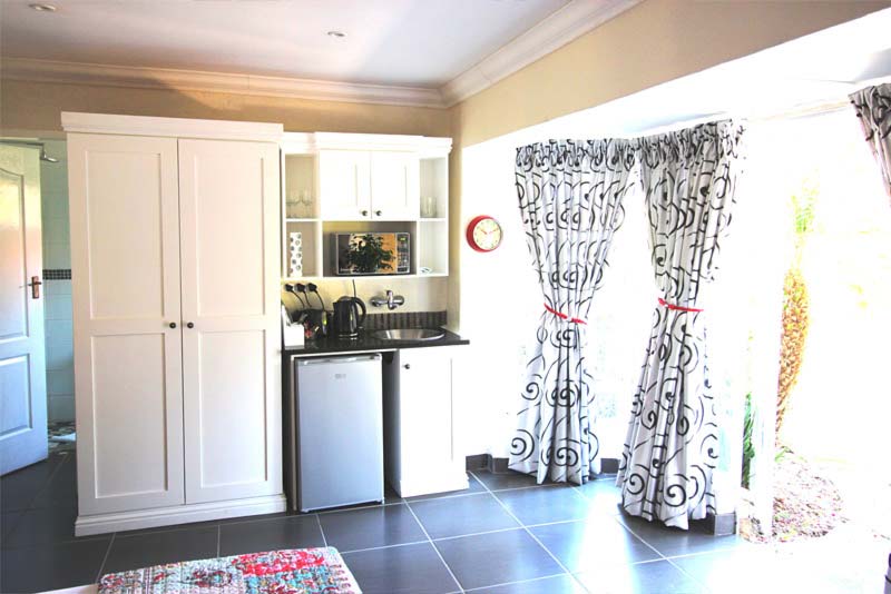 Unit 2 Kitchenette View - House On Morninghill self catering Bedfordview