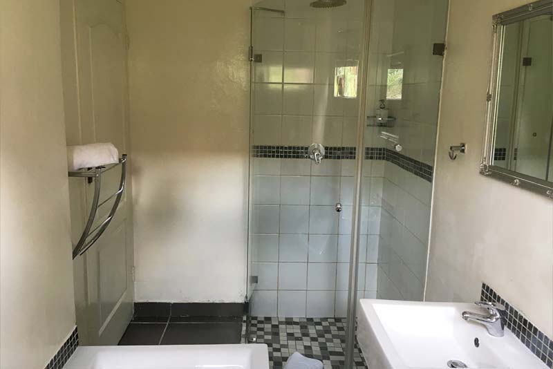 Unit 2 Bathroom - House On Morninghill self catering Bedfordview