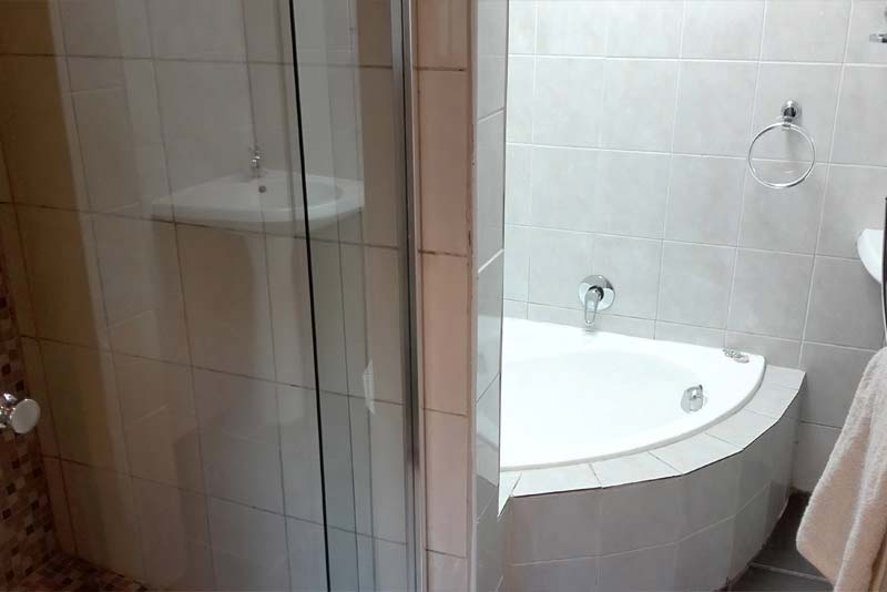 Unit 1 Bathroom - House On Morninghill self catering Bedfordview