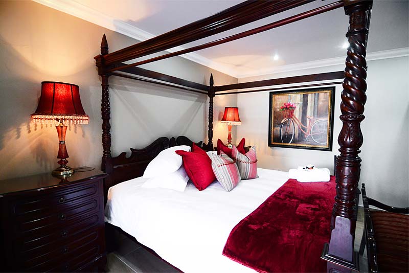 deluxe honeymoon suite K1