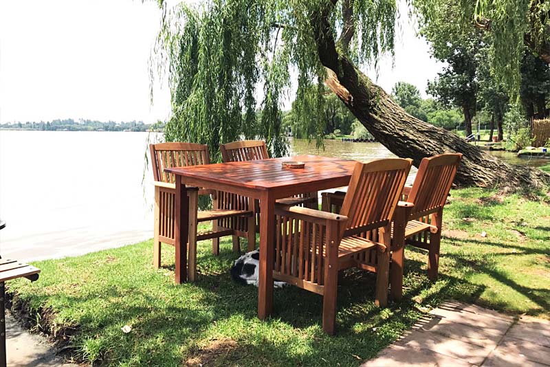 Table under the willows