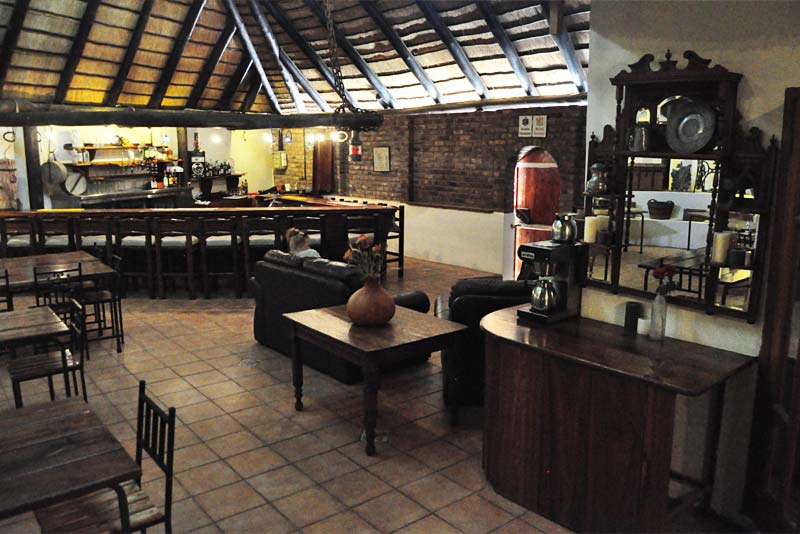 Dining Area - Obelix Guesthouse - bed and breakfast Luderitz, Namibia