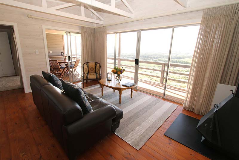 Living room with fireplace and aircon