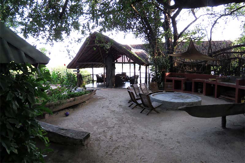 Caprivi Houseboat Safaris Lodge - dinner, bed and breakfast near Katima Mulilo