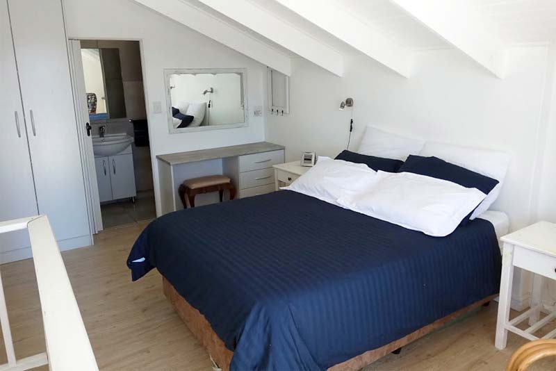 Main bedroom- Sea Cottage 126 self catering Diaz Beach, Mossel Bay