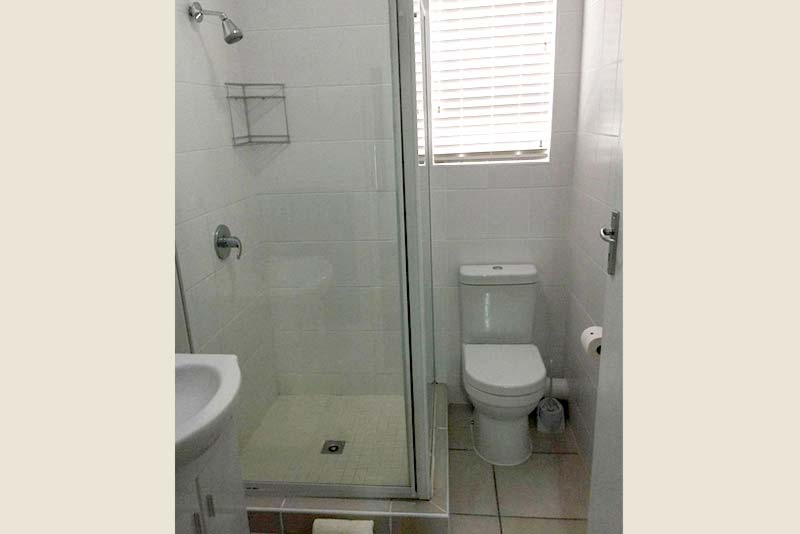 YOLANDIE bathroom with shower
