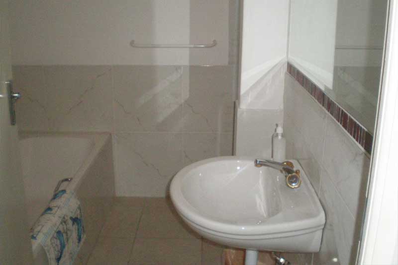 Sandpiper bathroom