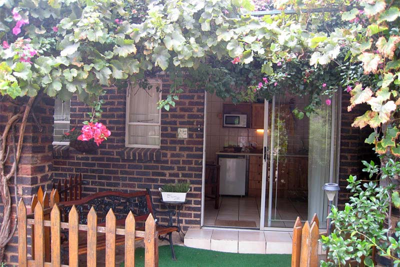 Garden Suite Entrance - Panhandle Place self-catering Linden, Randburg