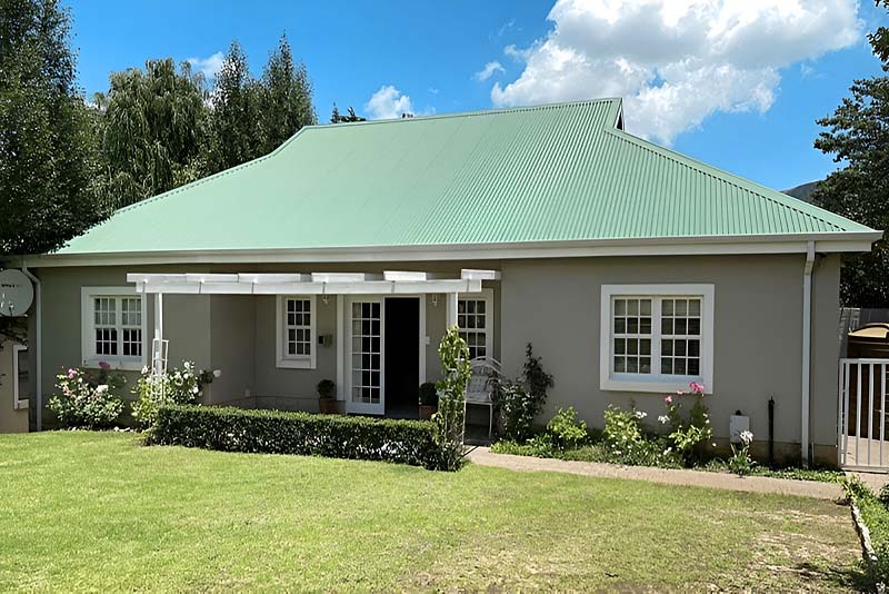 Front view of Wedge-Wood Cottage - The Clarens Golf Estate