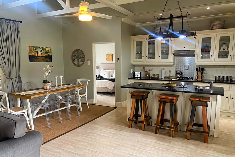 Open plan kitchen/dining area