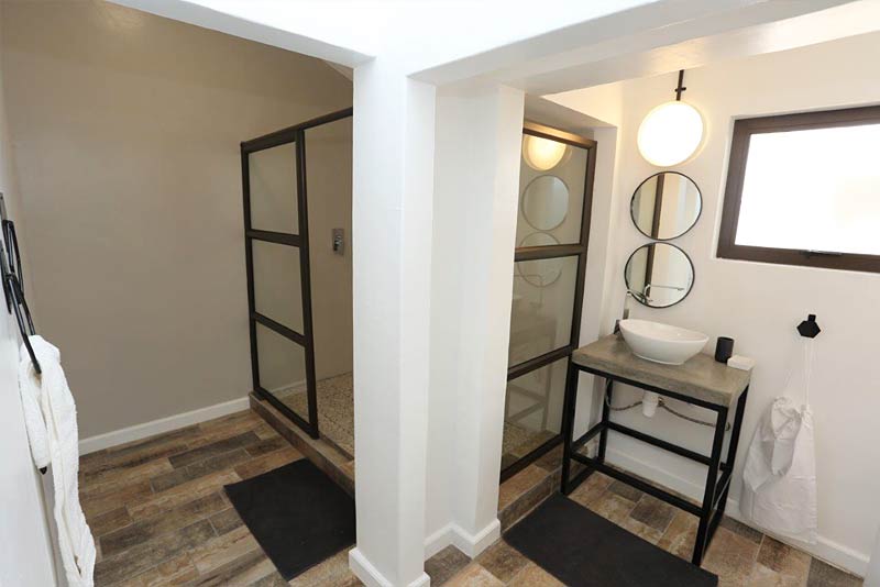 Bath room 