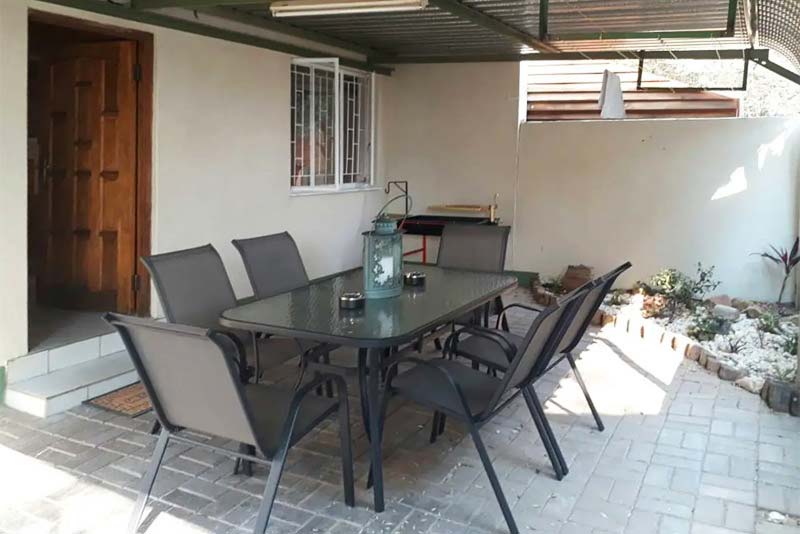 1 Bedroom Cottage Patio - Spinoza Self Catering Windhoek
