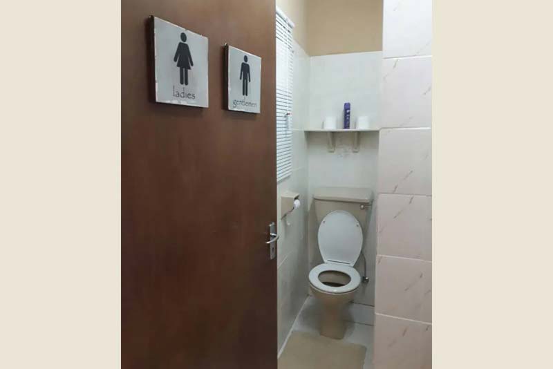 1 Bedroom Cottage Bathroom View - Spinoza Self Catering Windhoek