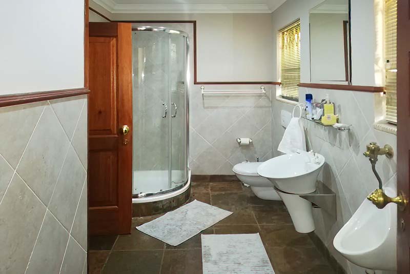 Impala Room Bathroom