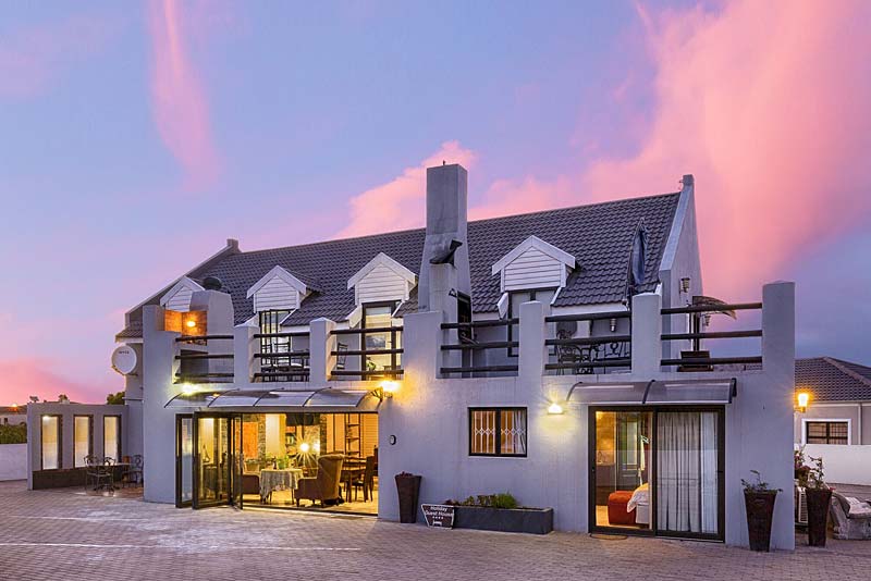 HOLIDAY GUEST HOUSE: View from Mashie 