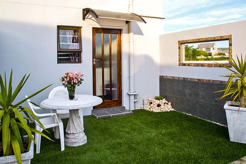 Welcome to our Standard entry-level room. Own braai area.