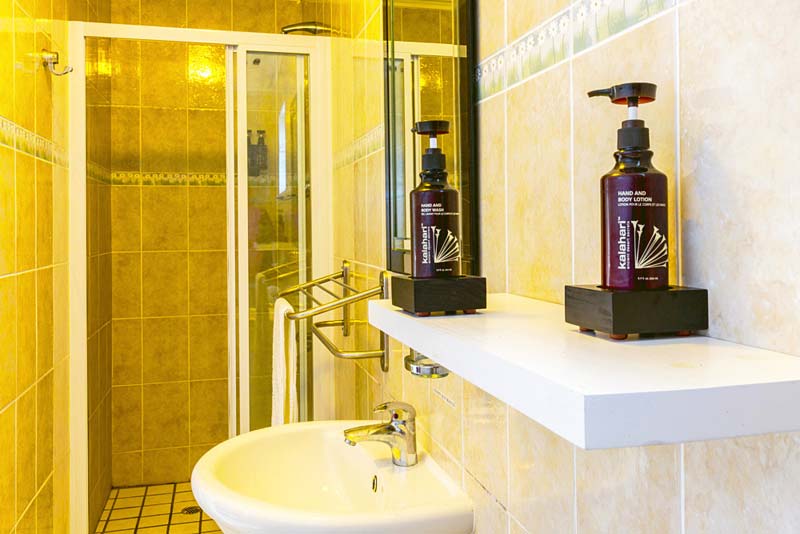 Complimentary toilitries