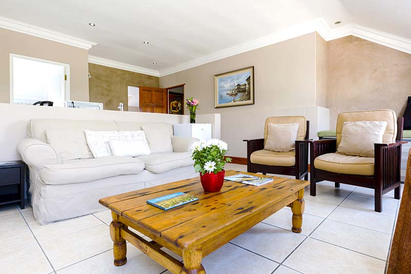 Ideal for families or groups, sleeps 6