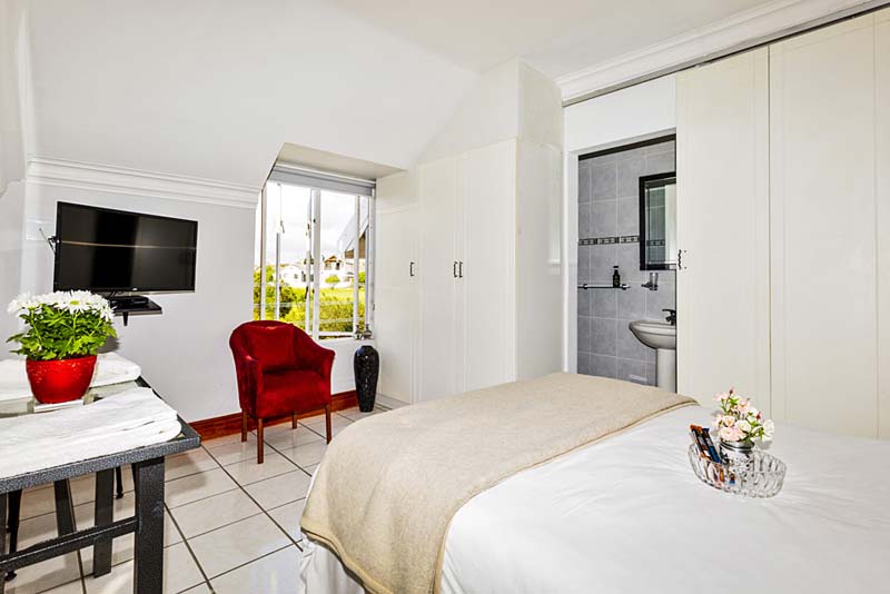 Room facing mashie with extra length double bed