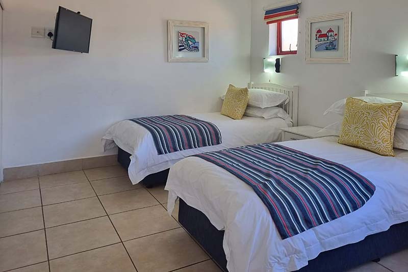 Twin bedroom