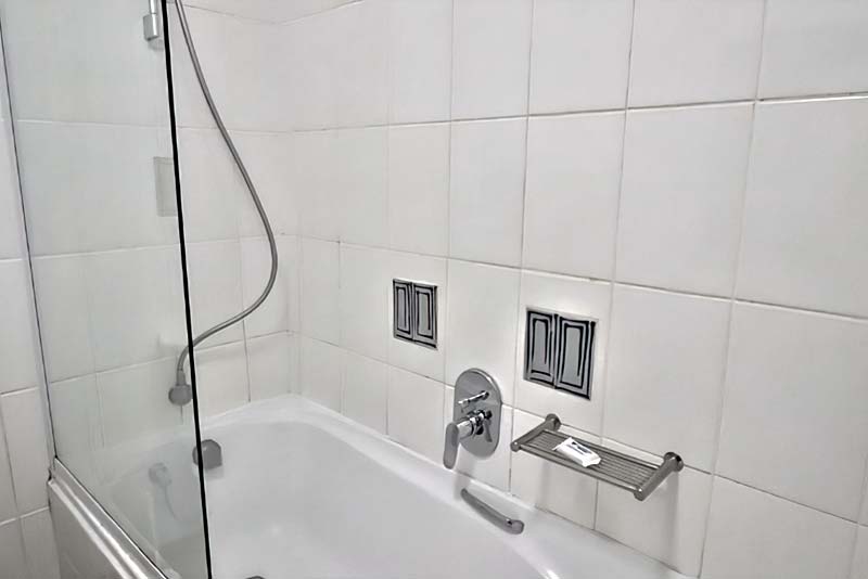Main bedroom en-suite