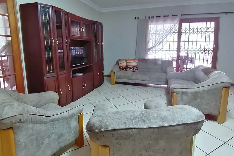 Family Unit Lounge