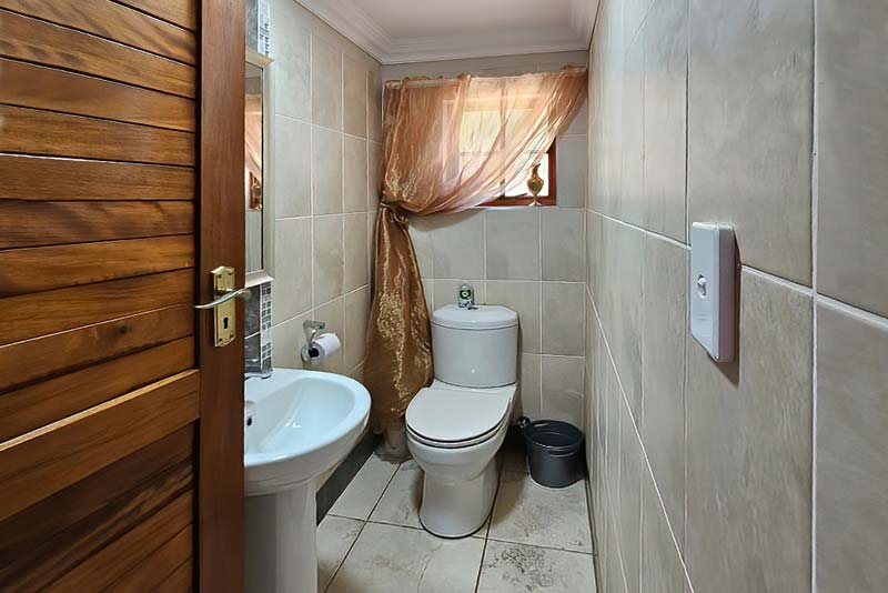 Family Unit Guest Toilet