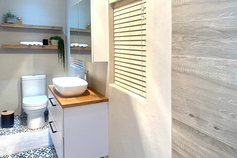 En-suit bathroom - shower & toilet
