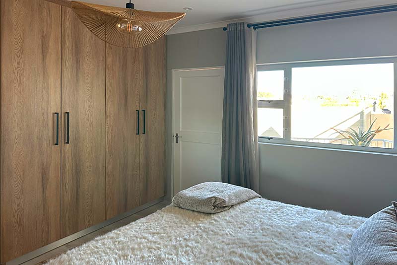widow with back door