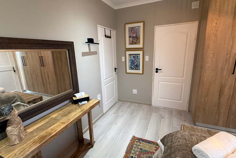 Doors to living room (L) and en-suite (R)