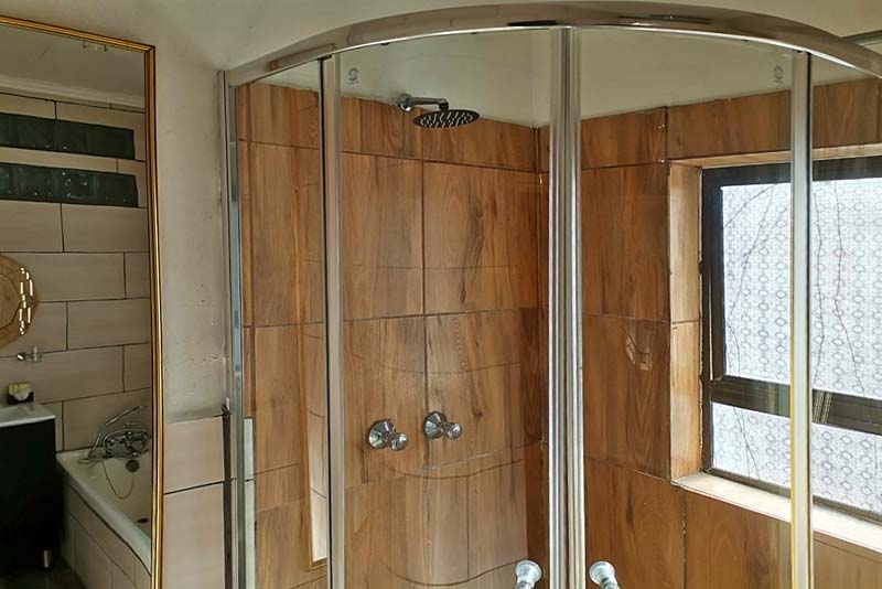 Room 4 Bathroom 